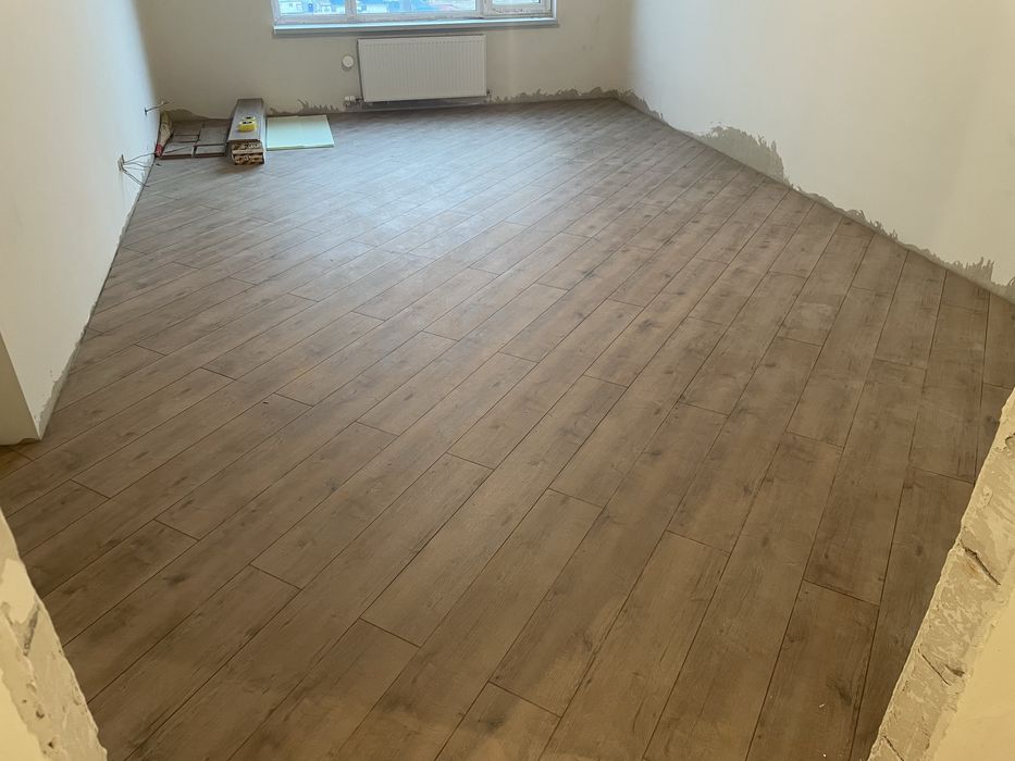 Укладка ламината, установака ламината. Левкас тоже делаем