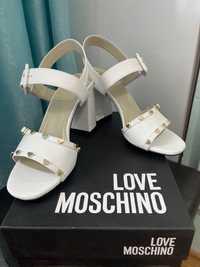 Кожени сандали с висок ток Love Moschino номер