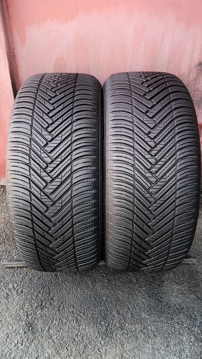 2бр. всесезонни гуми 225/50/17 Hankook Kinergy 4S
dot5023
7.7mm
Много
