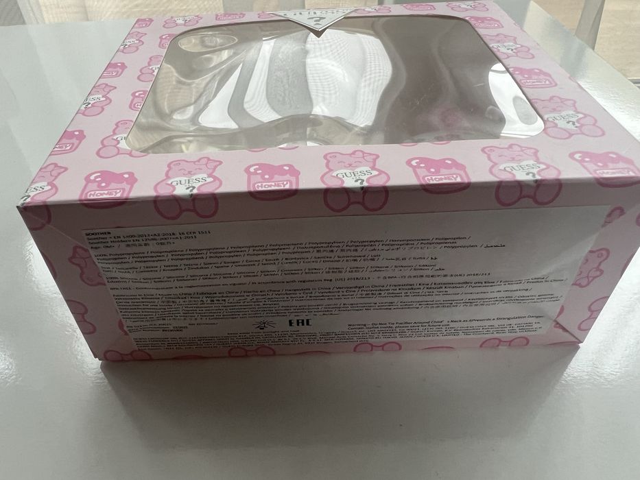 Залъгалка с клипс Guess