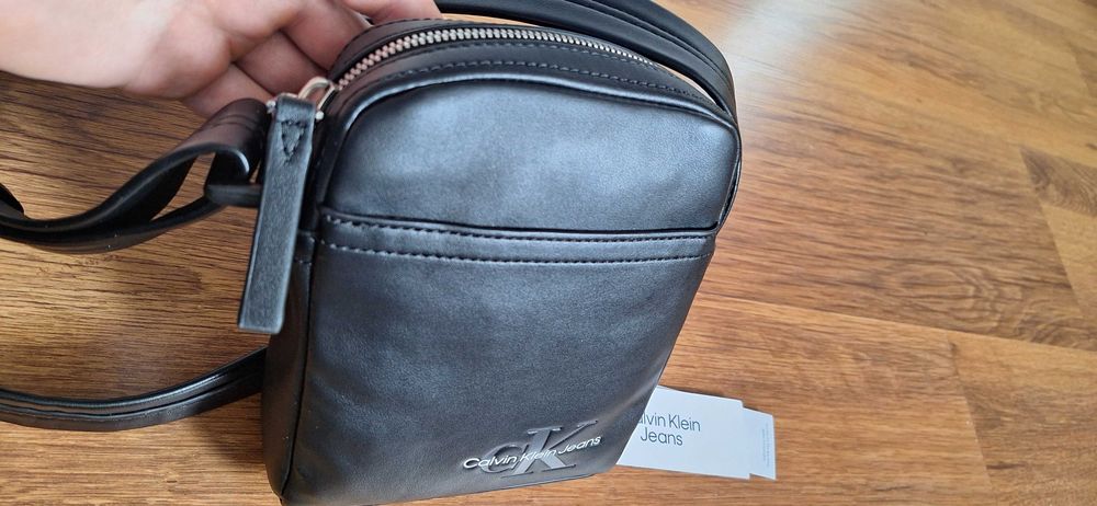 Нова оригинална чанта
Calvin Klein Jeans
