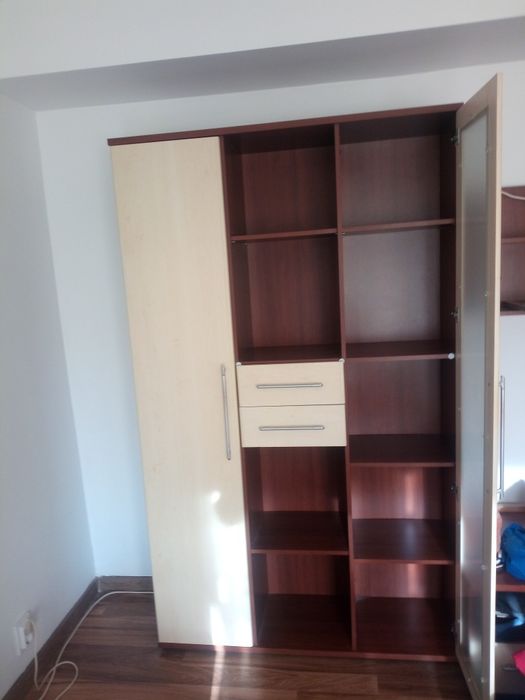 Vând dulap camera /dormitor stare ff buna