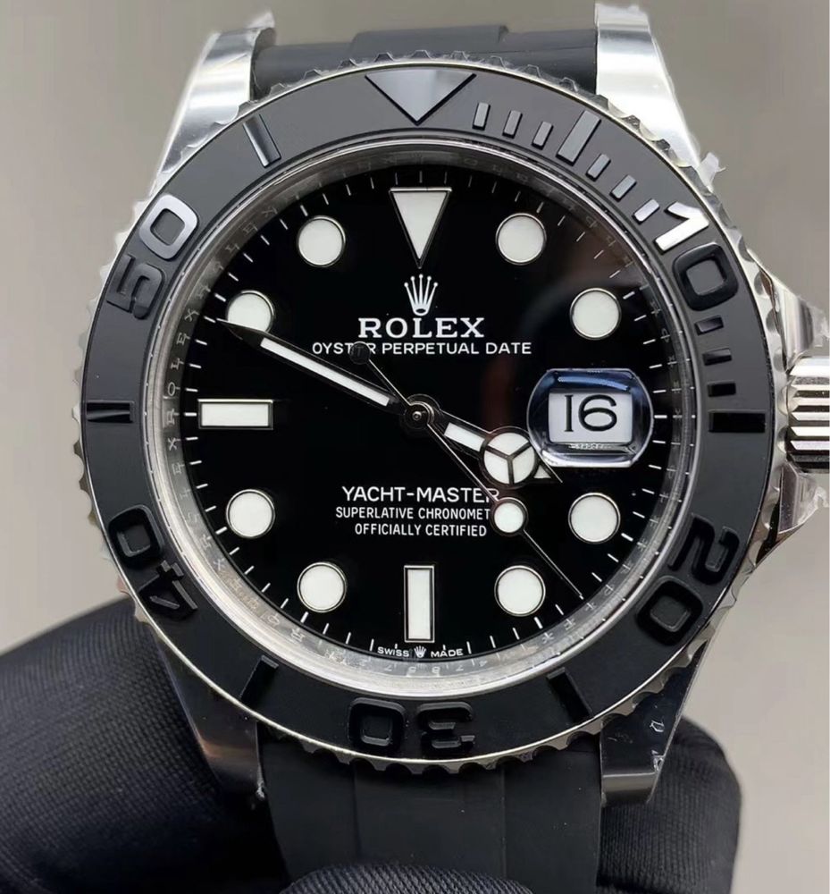 Продавам Rolex Yacht Master White Gold Rubber Strap 40 мм.