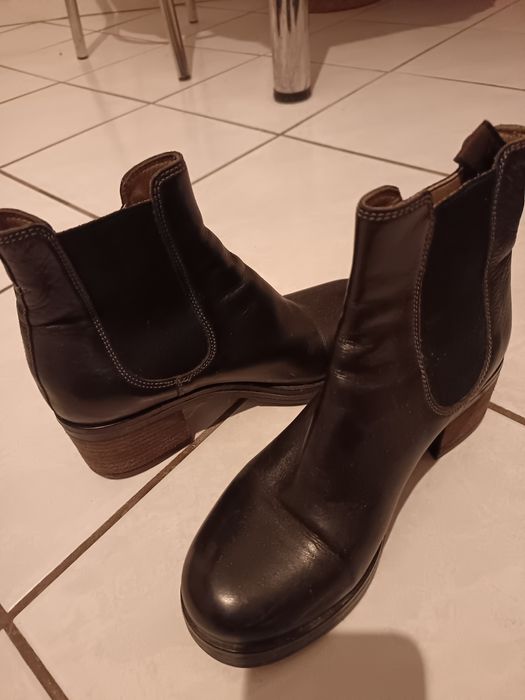 Vând ghete piele in stare impecabila 38