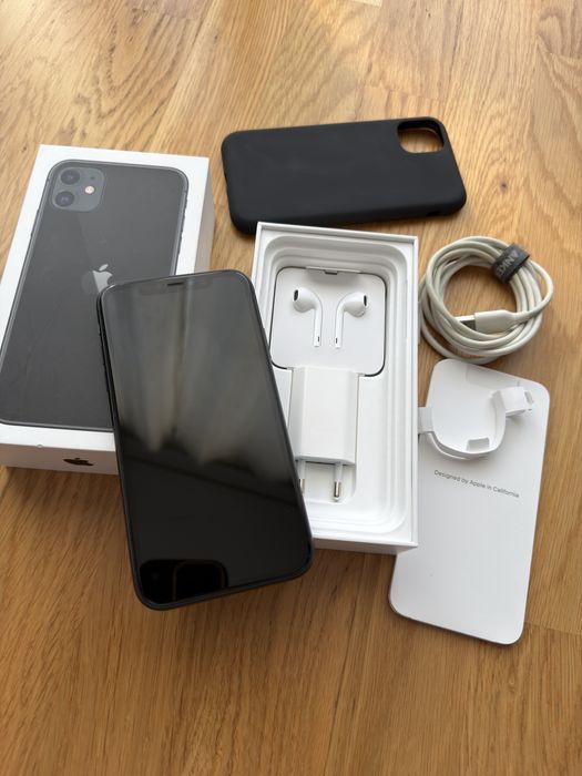 Vand iPhone 11 64gb black, ca nou, baterie originala la 90%.