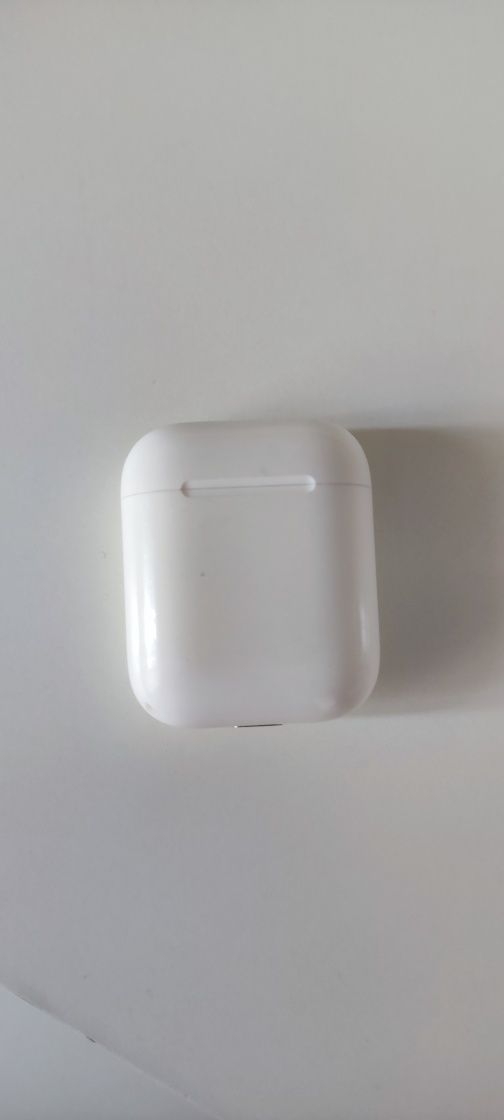 Продам оригинал кейс от airpods 2