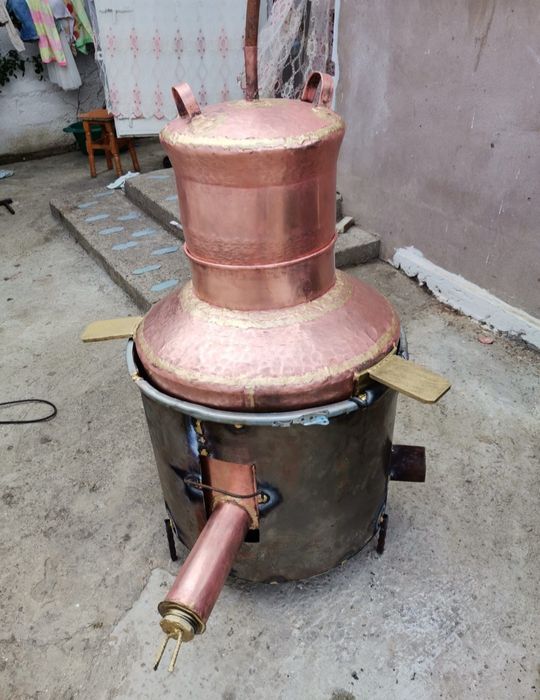 Vând un cazan de țuică din cupru alimentar capacitate de 90 litri cu f
