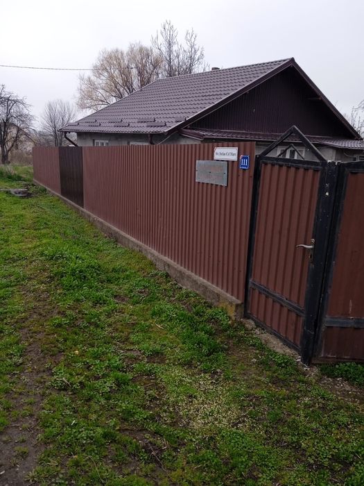 Vând casă in sat Balinesti la 12 km de Siret sau 27 km de Rădăuți.