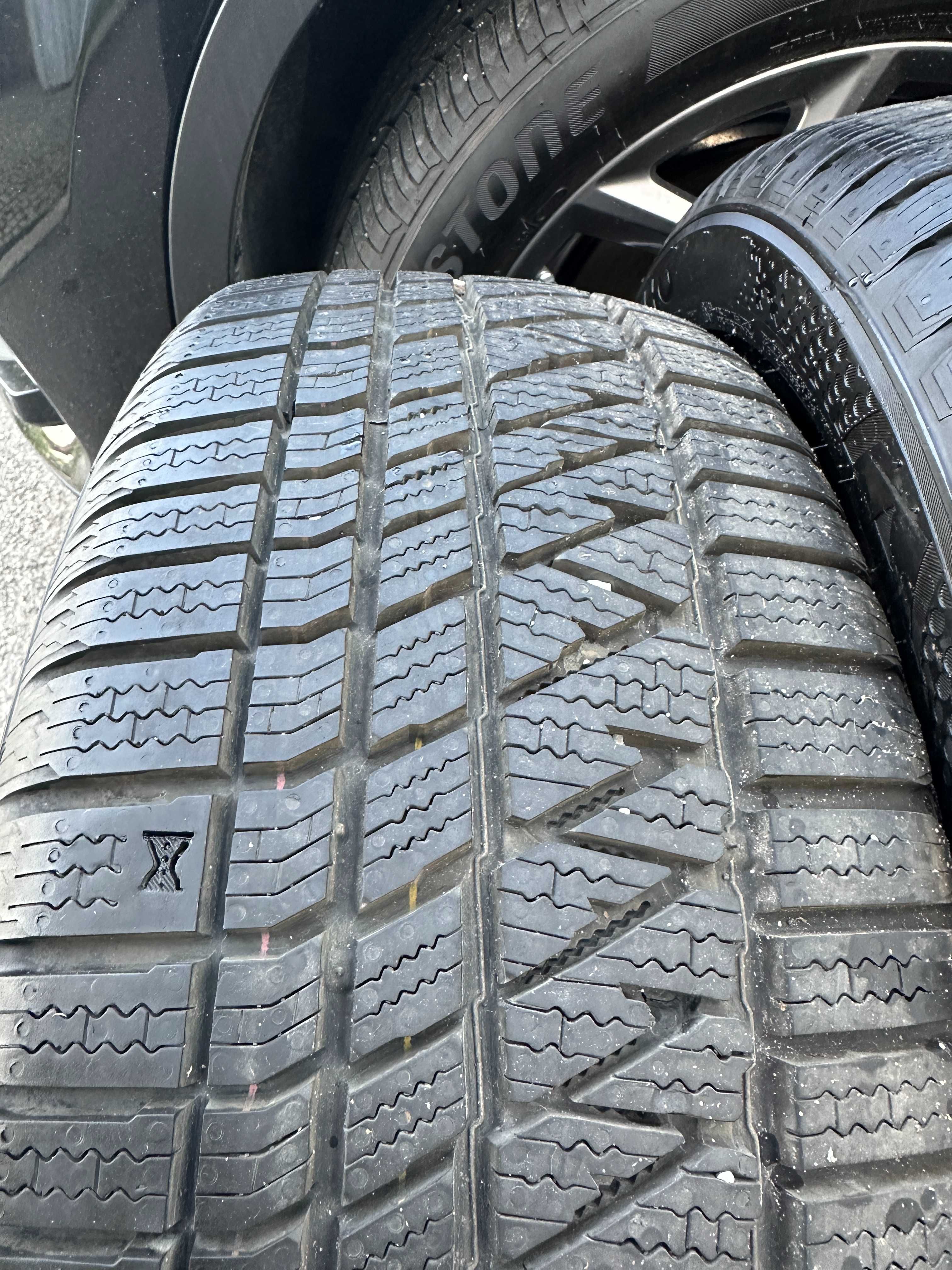 Kumho 225/50/R18 зимни гуми 4бр - перфектно състояние.