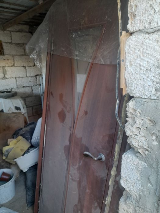 Ішкі есік жақсы жағдайда 6 есік 90 дық біреуі 70 тік