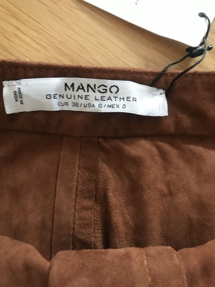 Pantaloni scurti Mango 38 piele naturala. Noi