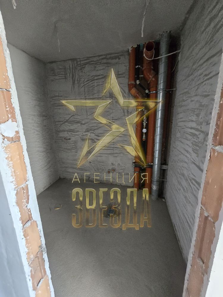 Тристаен пред акт 16 до Юск