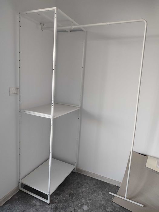 Etajera metalica IKEA cu suport de umerase