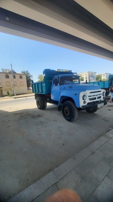 Зил самосвал сотилади