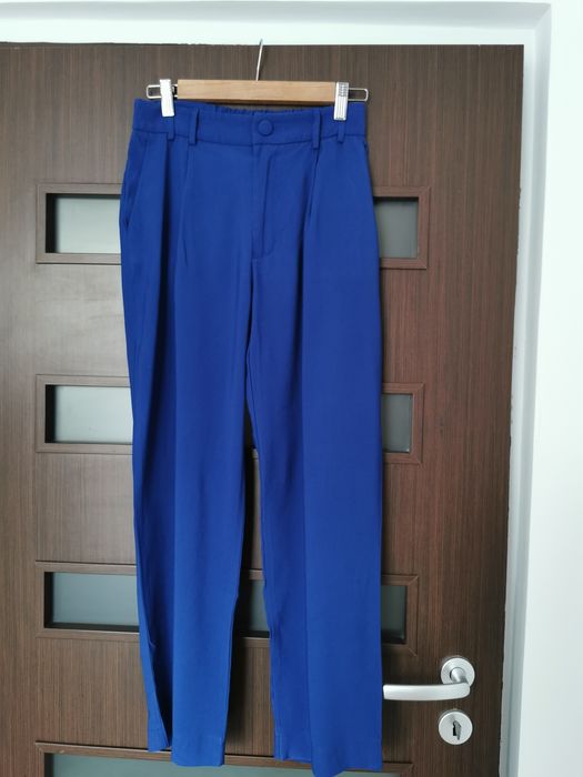 Pantaloni noi Motivi