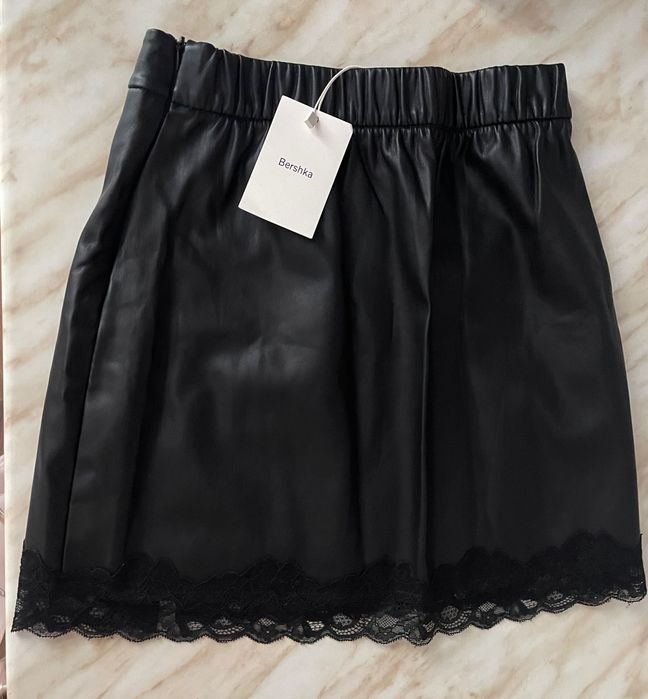 Къси поли кожа и деним