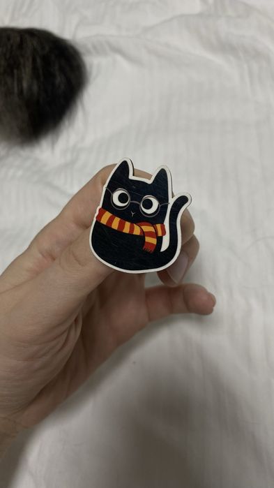 Значок и кулончик на цепочке