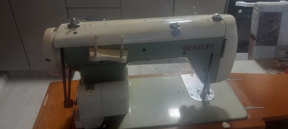 Mașina de cusut,festonat și brodat de colecție BENTLEY