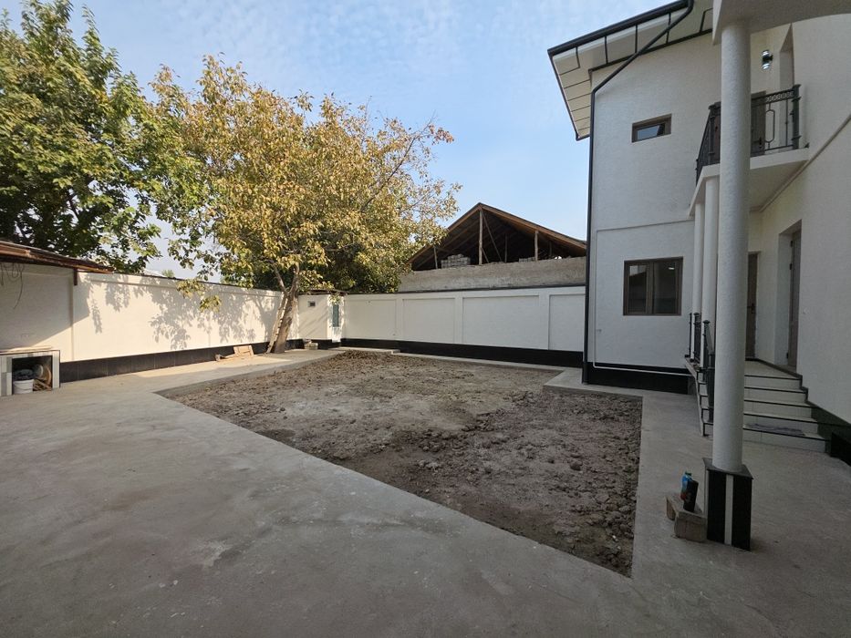 Участок махалля Чорток 3.4 сотки 6 комнат 4 санузла + холл и подвал