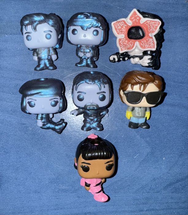 фигурки киндер очень странные дела