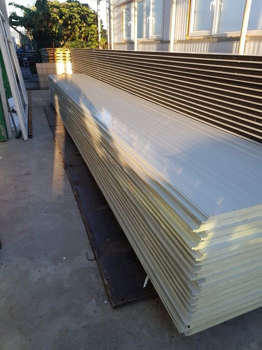 Vand Panouri Sandwich Perete si Acoperis