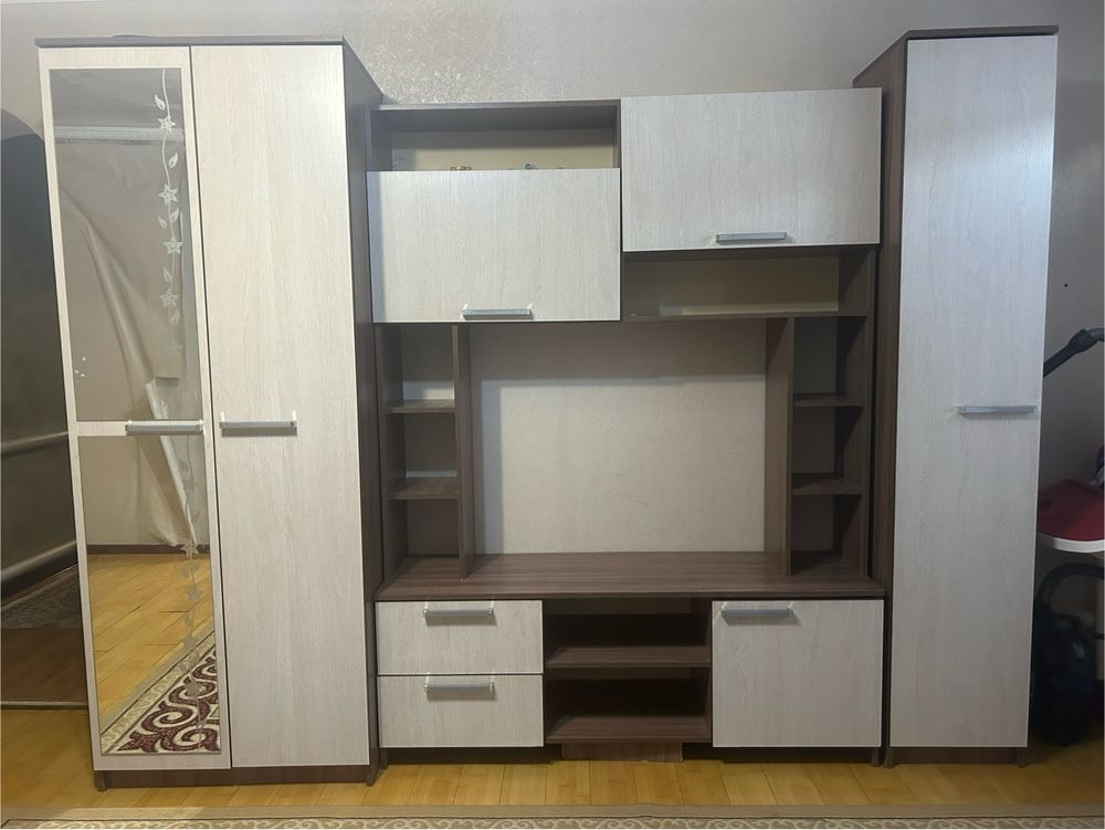 Продам гостиной шкаф