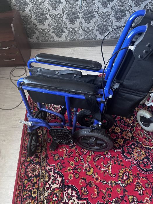 Продам инвалидную коляску