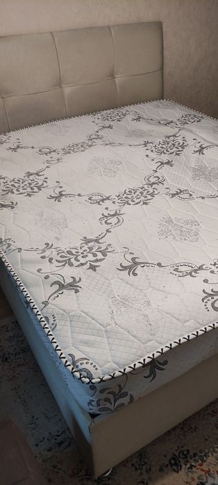 Двуспальная кровать