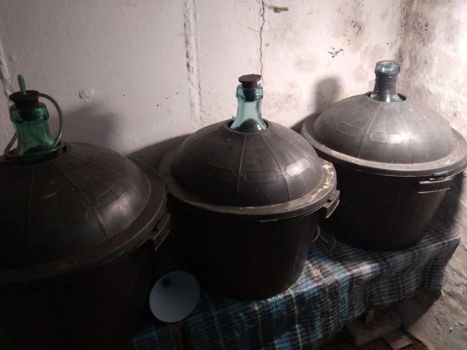 Ofer la vânzare zdrobitor și 4 damingene