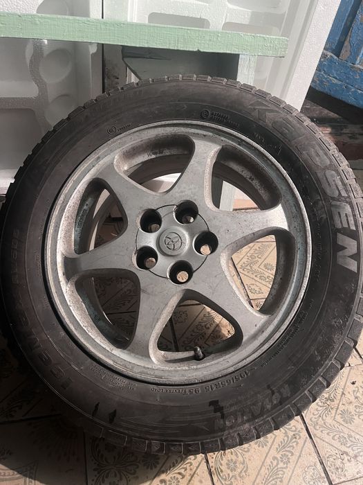 Продам зимнию резину с дисками 195/65р15 4 шт