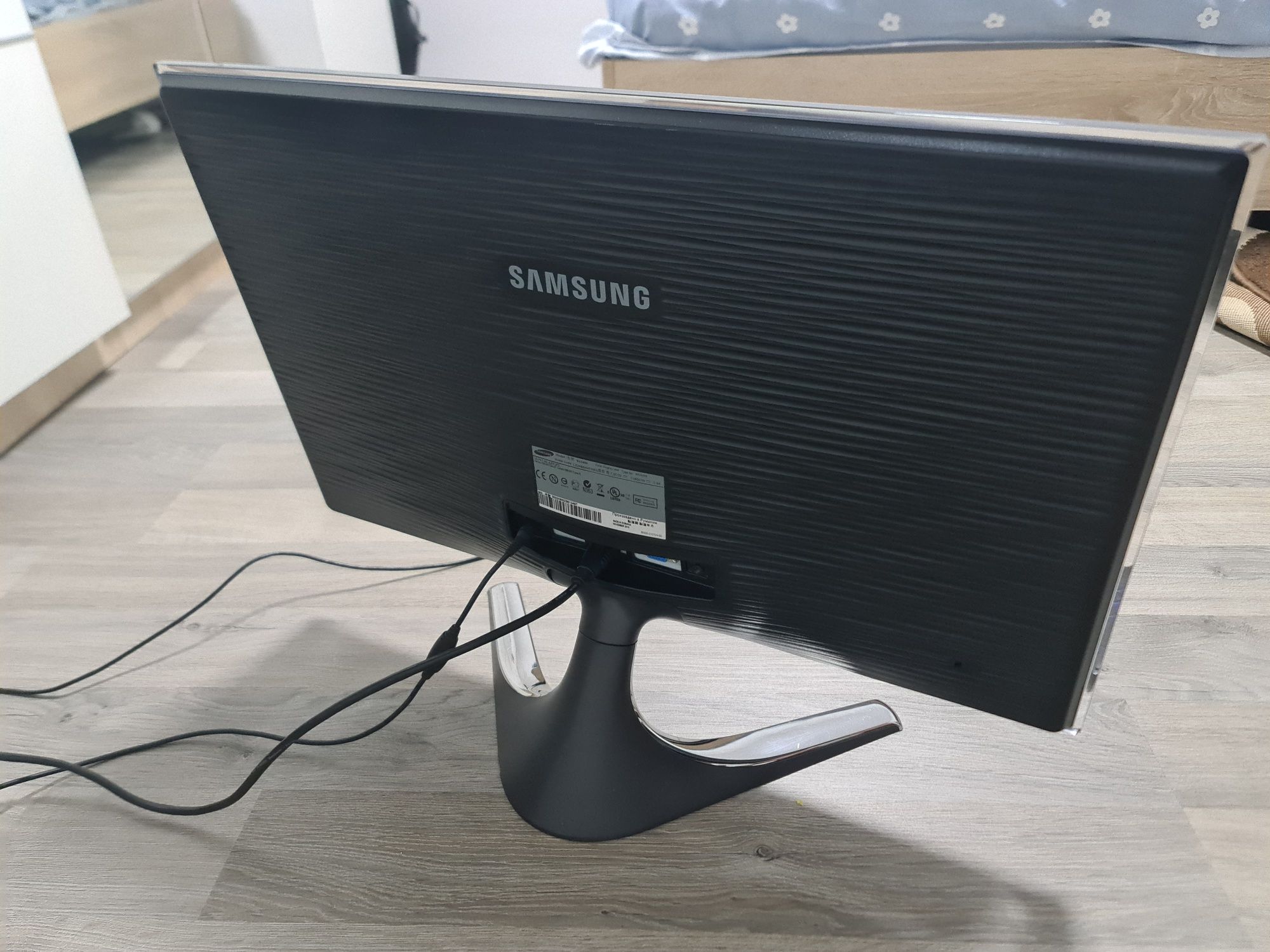 Monitor LED Samsung 24'', Wide, FULL HD, HDMI, 2ms, Charcoal Grey Desi