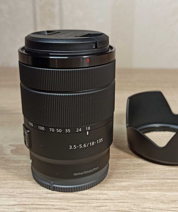 Обектив Sony E 18-135mm f/3.5-5.6 OSS