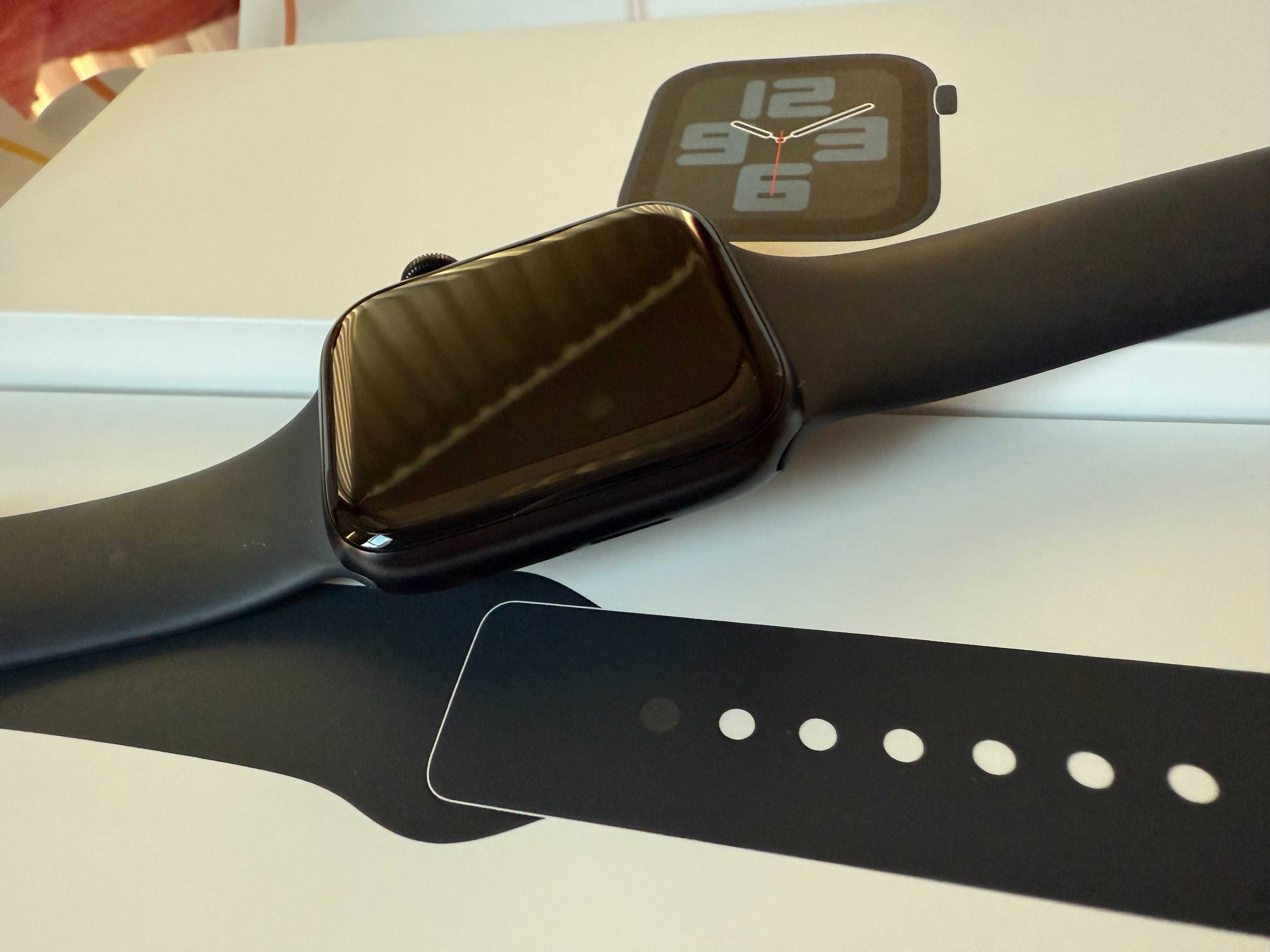 Apple Watch SE2 GPS 44mm Midnight - в гаранция