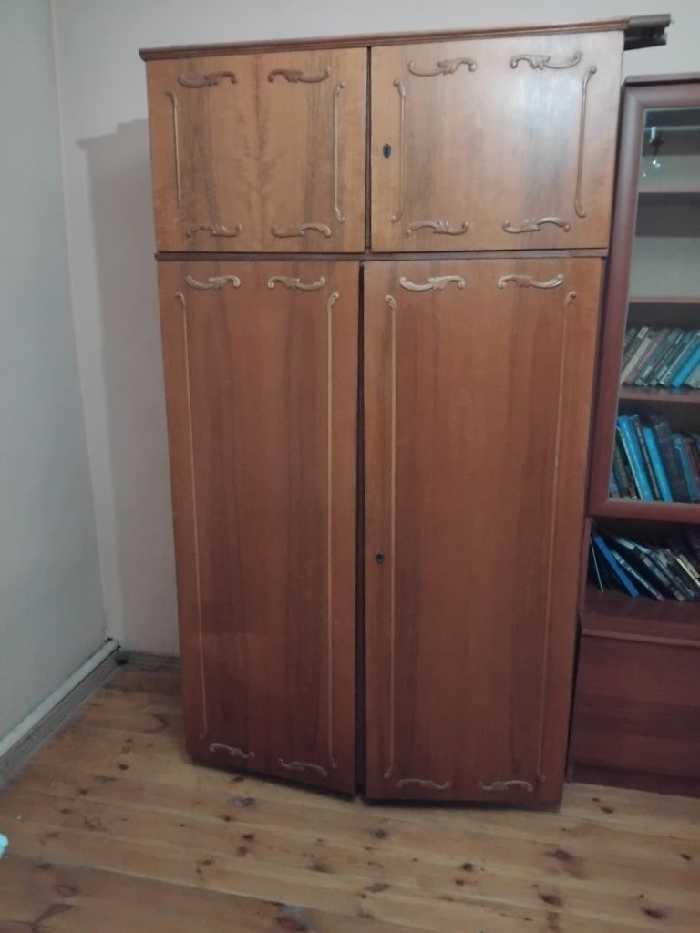 Продам стенку со шкафом,с шифонером,с напольной тумбой.