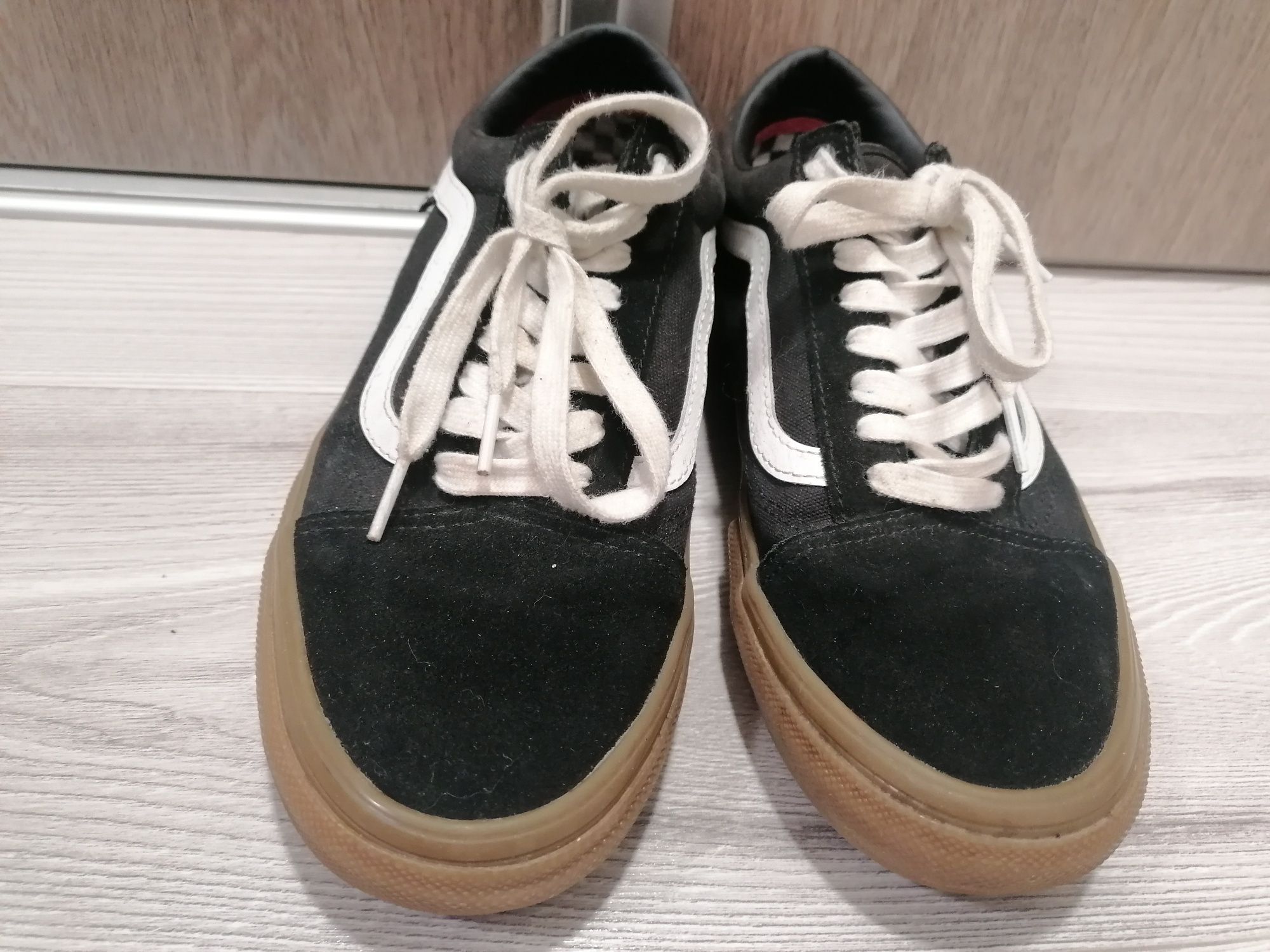 Vând adidași Vans