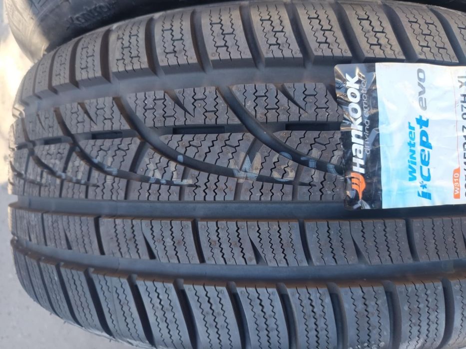 235/45/17 2броя Hankook Winter Icept evo.Гумите са чисто нови.