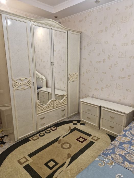 Шкаф/шифоньер и комод с зеркалом