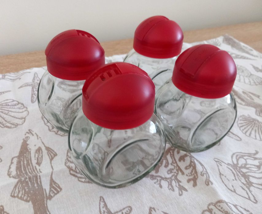 Нов комплект за подправки