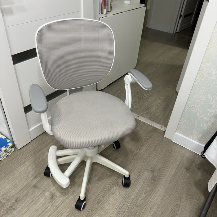 Стул кресло компьютерный,ученический