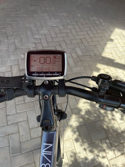 Bicicleta semi electrică