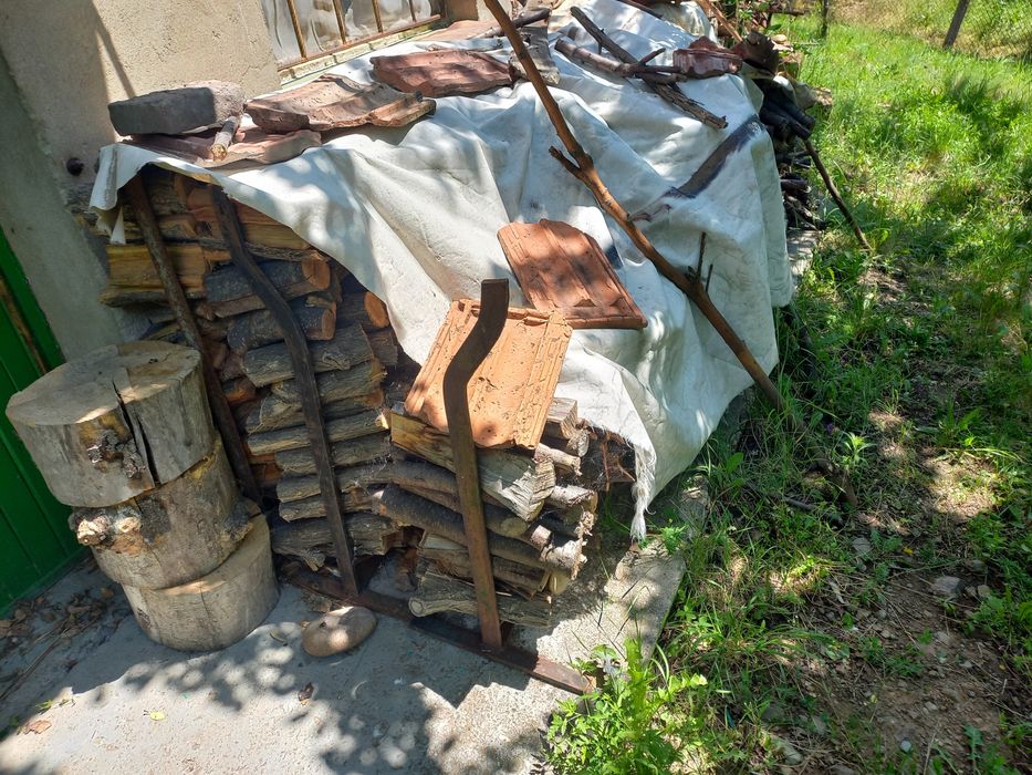 Около 4 кубика нацепени домашно сечени дърва