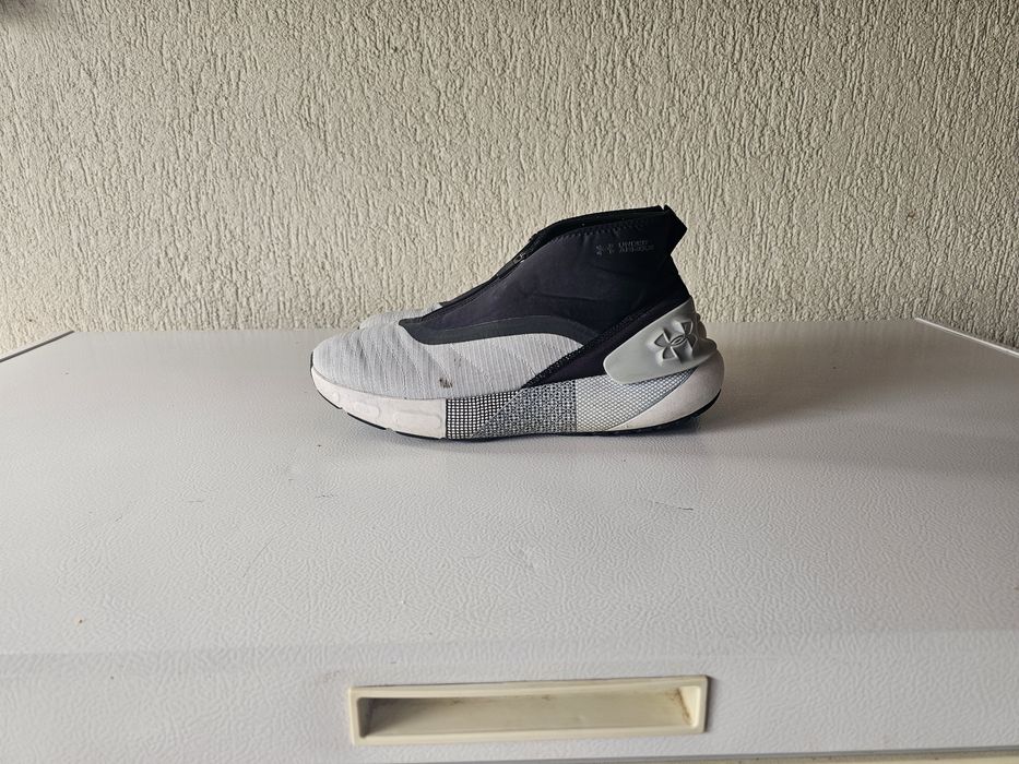 Adidasi under armour