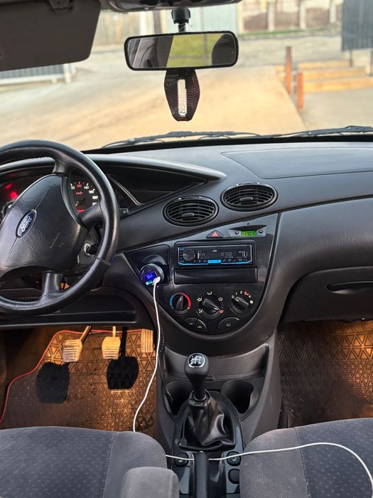 Vând sau schimb Ford focus