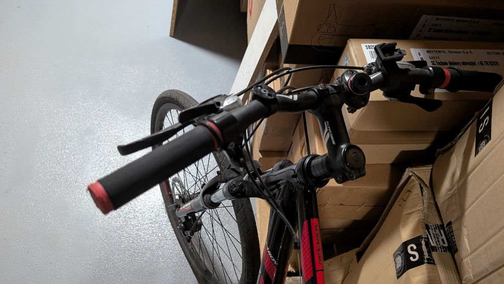 Bicicletă MTB Kross Hexagon 26” – negru/roșu, frâne disc, stare bună