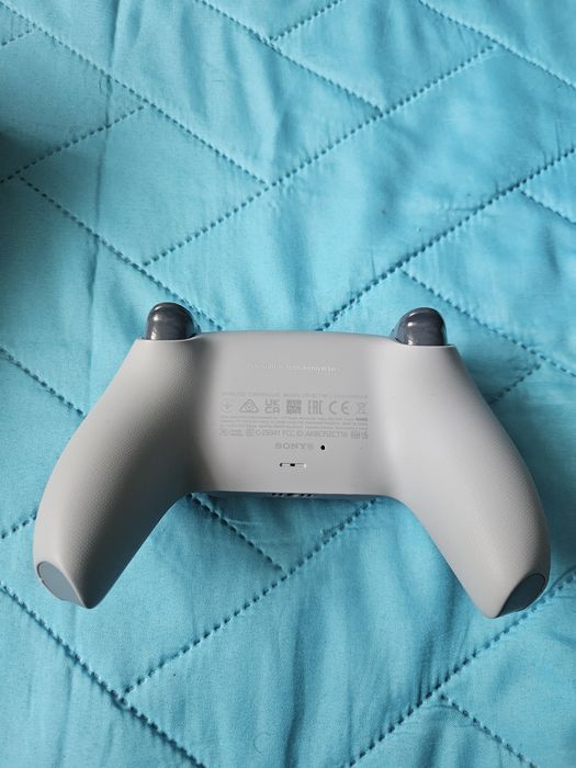 Dualsense 30th Anniversary Limited Edition за PS5