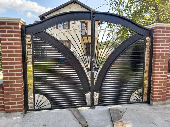 Porti, garduri si balcoane din fier forjat