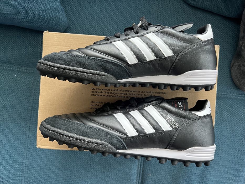 Бутонки Adidas Mondial Team.Номер 45.5зЧисто нови !
