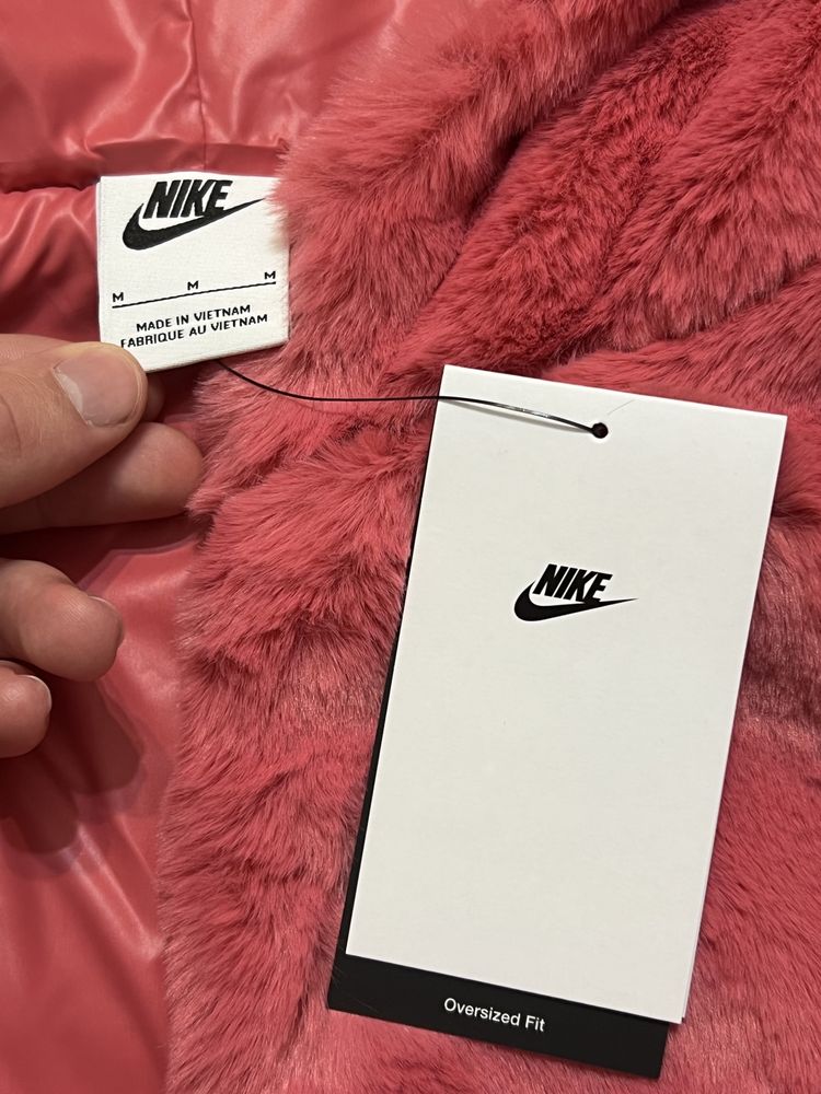 Geaca Nike noua cu eticheta