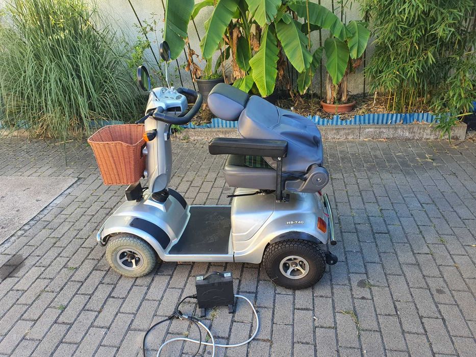 Scooter  carucior electric pt persoane cu dizabilități