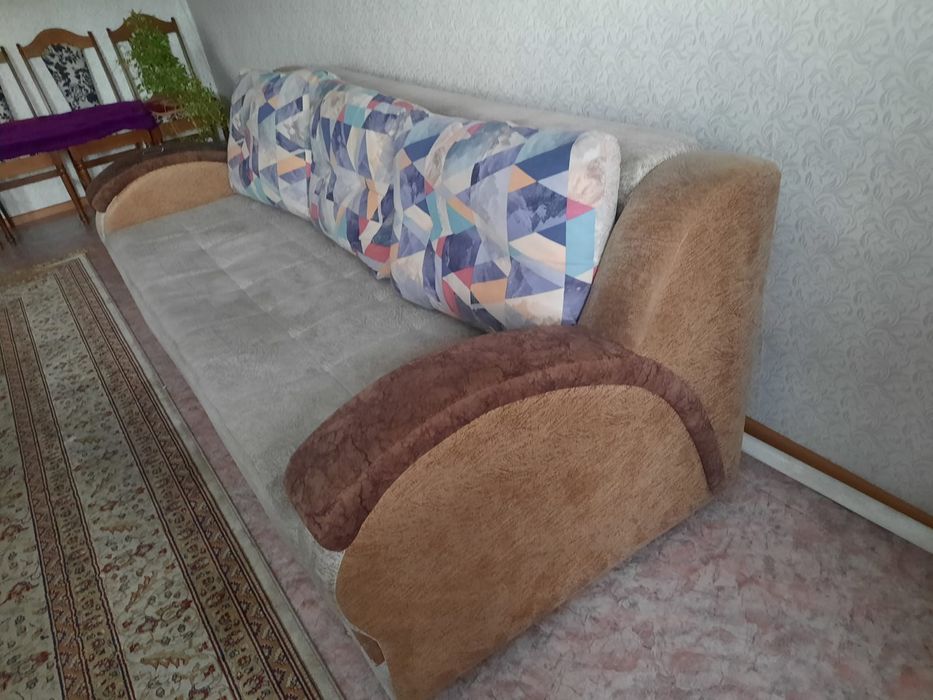 Диван сатылады келіп көрініздер бағасы 45мын түсіремін ұнаса келіп көр